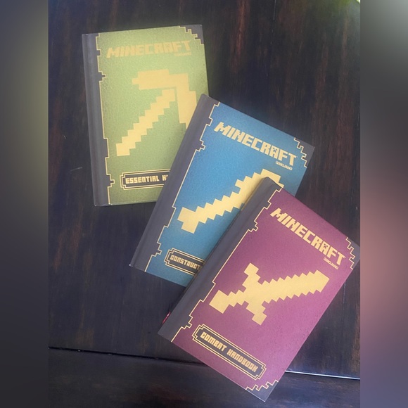 Set of 3 Minecraft Handbooks in like new condition - Picture 1 of 3